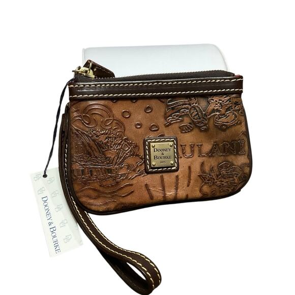 Dooney & Bourke Embossed Disney Aulani Wristlet NEW - Picture 2 of 15